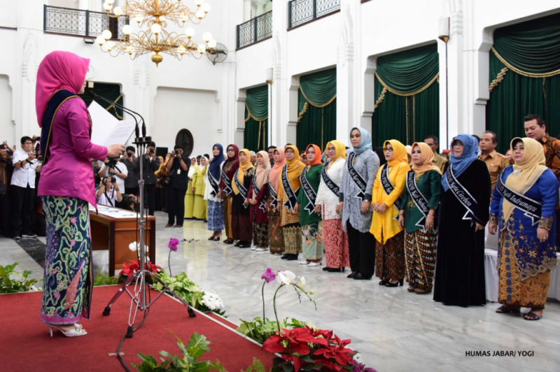 Pengukuhan 27 Bunda PAUD di Aula Barat Gedung Sate, Bandung, Senin (04/01/2019) - Humas Jabar