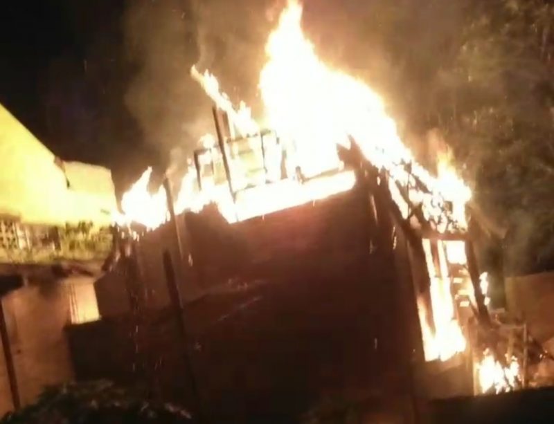 Kebakaran rumah di Salawu, Tasikmalaya (Senin, 5/7/2021) - foto: GentraPriangan