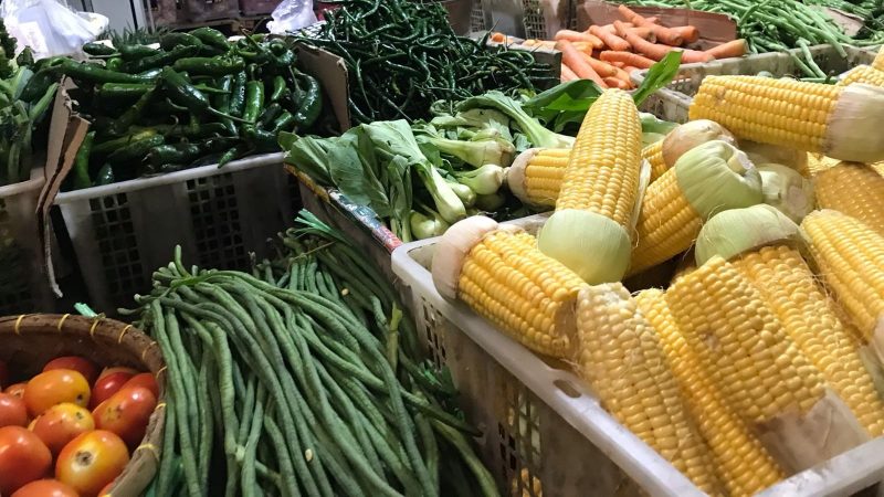 Harga sayuran naik di sejumlah pasar di Kabupaten  Garut. Kenaikan harga terjadi pada sawi putih, cabai, hingga bawang merah (Foto: Fitri/GentraPriangan)