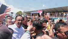Calon Presiden nomor satu Anies Rasyied Baswedan lakukan giat kampanye di Lapangan Jayaraga, Kabupaten Garut, Kamis (8/2/2024). Kedatangannya disambut sorak sorai antusiasme ribuan masyarakat Garut.